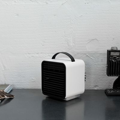 रिचार्जेबल हैंडहेल्ड एयर कूलर फैन बैटरी 150 मिलीलीटर वॉटर स्प्रे कूलर फैन